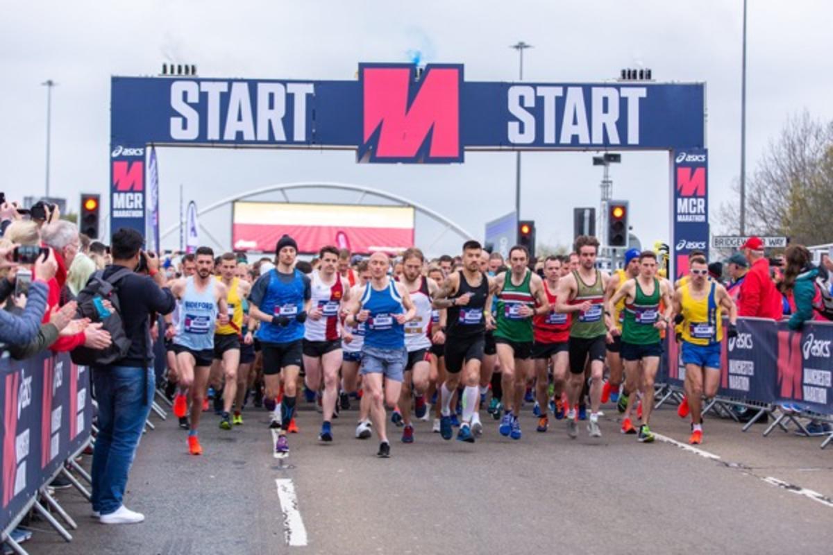 Runners at start line of Manchester Marathon 