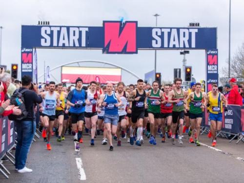 Runners at start line of Manchester Marathon 